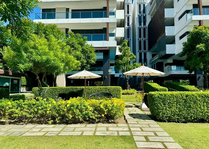Escape Condominiums Beachfront Suites - Mae Phim